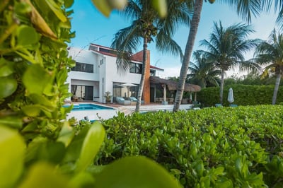 Luxury Villa Photo #6
