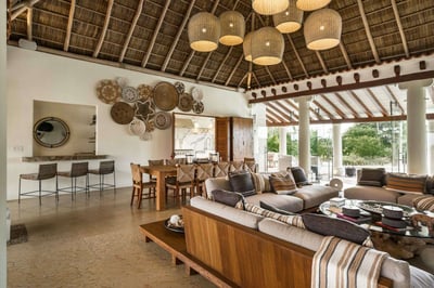 Luxury Villa Photo #15