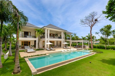 Luxury Villa Photo #3