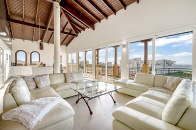Luxury Villa Photo #17