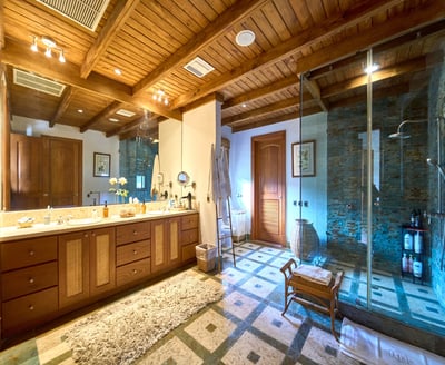 Luxury Villa Photo #40