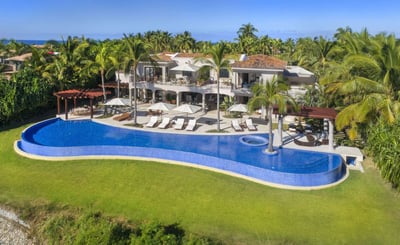 Luxury Villa Photo #2
