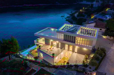 Luxury Villa Photo #2