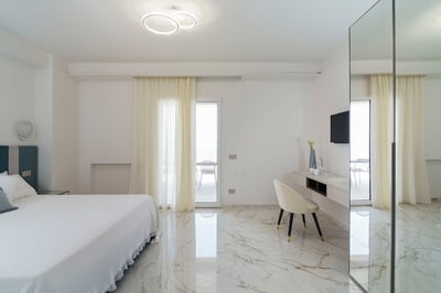 Luxury Villa Photo #28