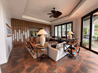 Luxury Villa Photo #20