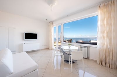 Luxury Villa Photo #9