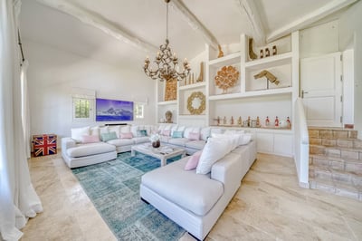 Luxury Villa Photo #8