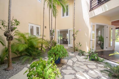 Luxury Villa Photo #15