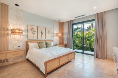 Luxury Villa Photo #34
