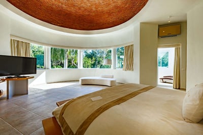 Luxury Villa Photo #23