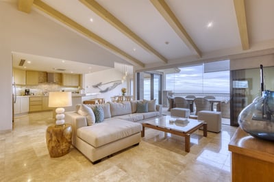 Luxury Villa Photo #7
