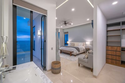 Luxury Villa Photo #31
