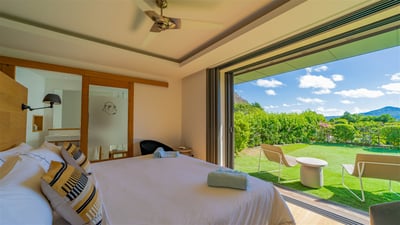 Luxury Villa Photo #43
