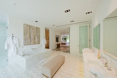 Luxury Villa Photo #30