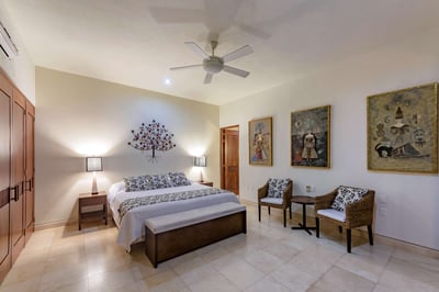 Luxury Villa Photo #22