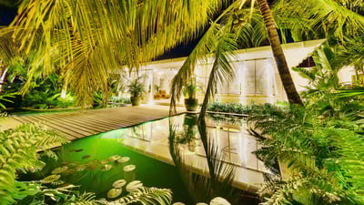 Luxury Villa Photo #17