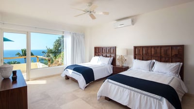 Luxury Villa Photo #28