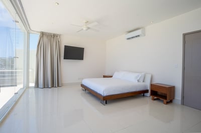 Luxury Villa Photo #41
