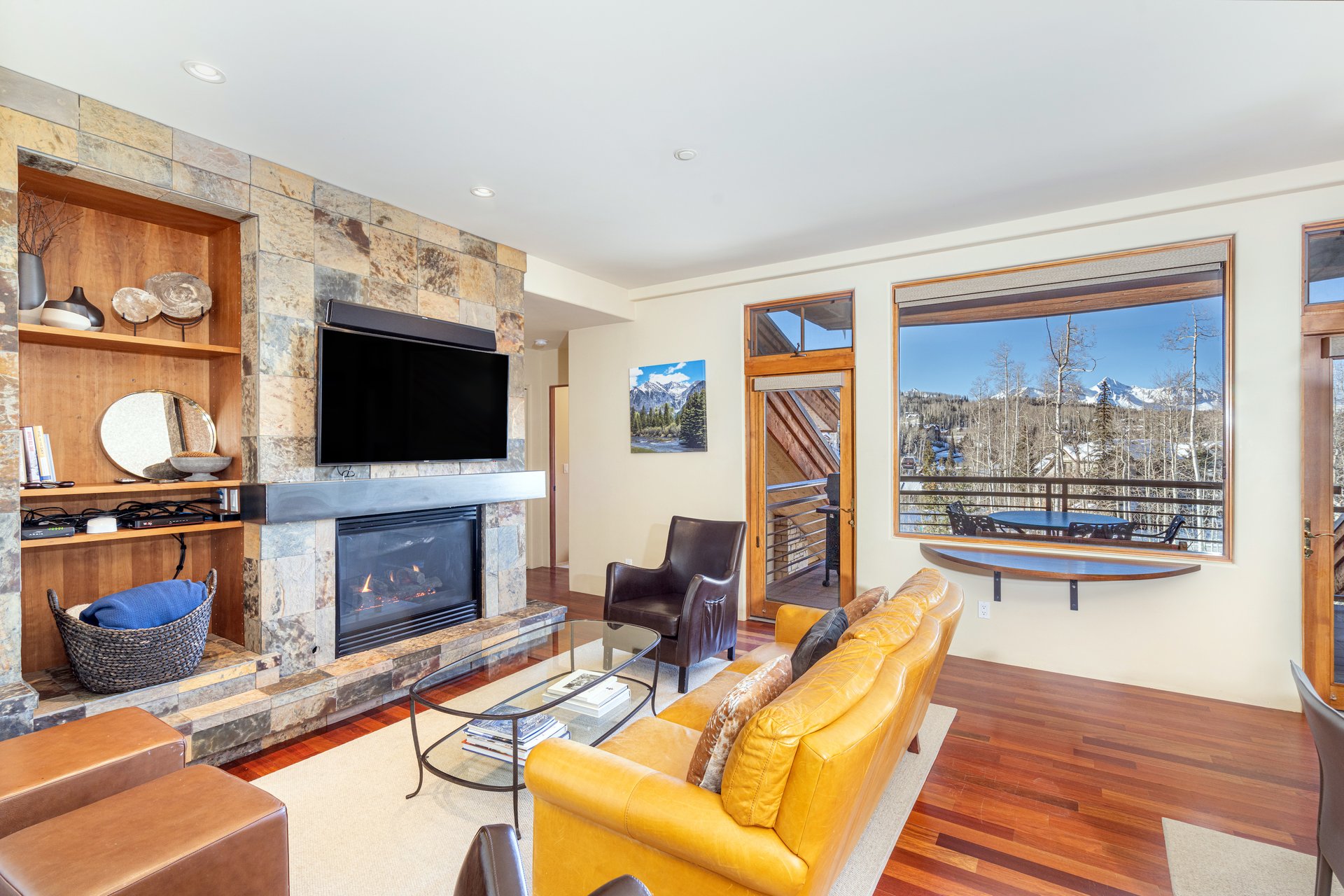 Mountain Village,Granita 303