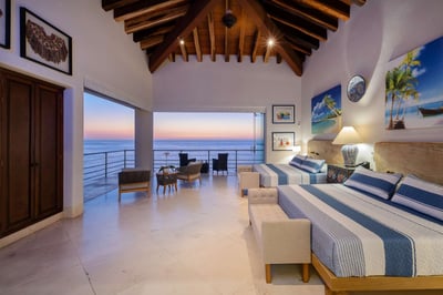Luxury Villa Photo #33