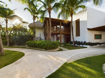 Luxury Villa Photo #40