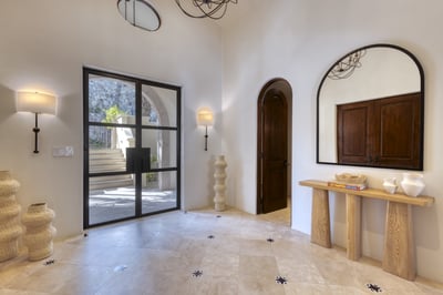 Luxury Villa Photo #26