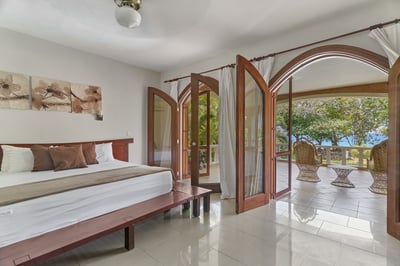 Luxury Villa Photo #13