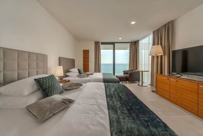 Luxury Villa Photo #23