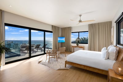 Luxury Villa Photo #25