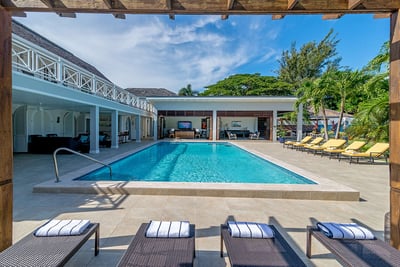 Luxury Villa Photo #4