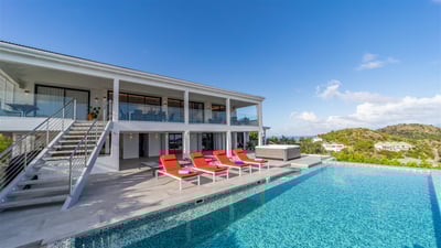 Luxury Villa Photo #3