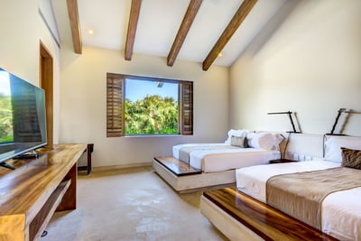Luxury Villa Photo #17
