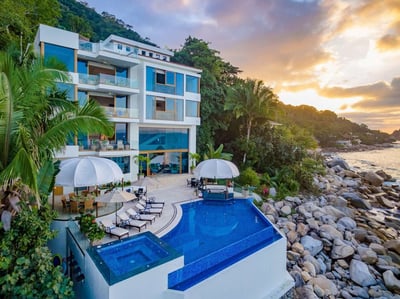 Luxury Villa Photo #3