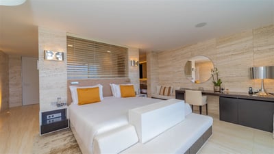 Bedroom 6: On the  lower level. King size bed, air conditioning, ceiling fan, HD