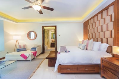 Luxury Villa Photo #17