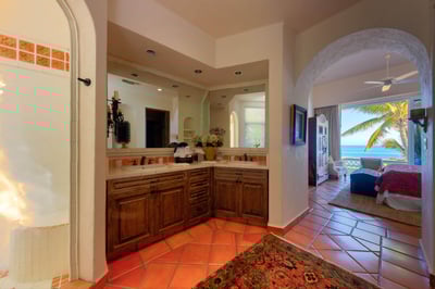 Luxury Villa Photo #35