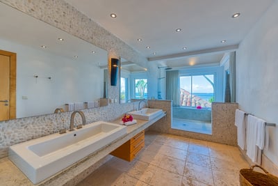 Luxury Villa Photo #45