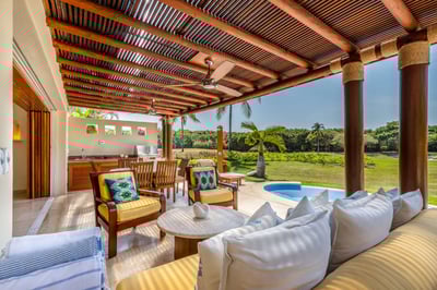 Luxury Villa Photo #13