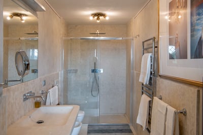 Luxury Villa Photo #32