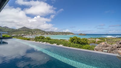 Luxury Villa Photo #11