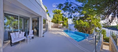 Luxury Villa Photo #3