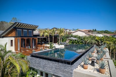 Luxury Villa Photo #4