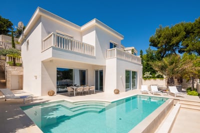 Luxury Villa Photo #9