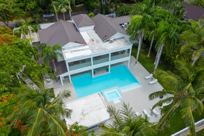 Luxury Villa Photo #3