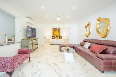 Luxury Villa Photo #10