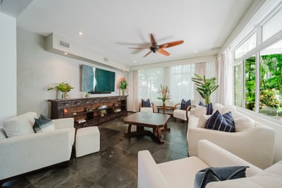 Luxury Villa Photo #12