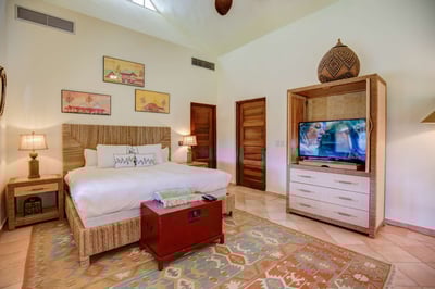 Luxury Villa Photo #30
