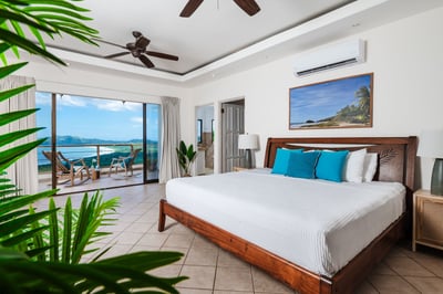 Luxury Villa Photo #20