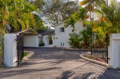 Luxury Villa Photo #37