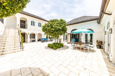 Luxury Villa Photo #11